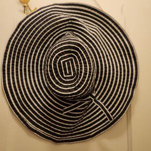 San Diego Hat Company Women' Large brim sun hat *Like New*